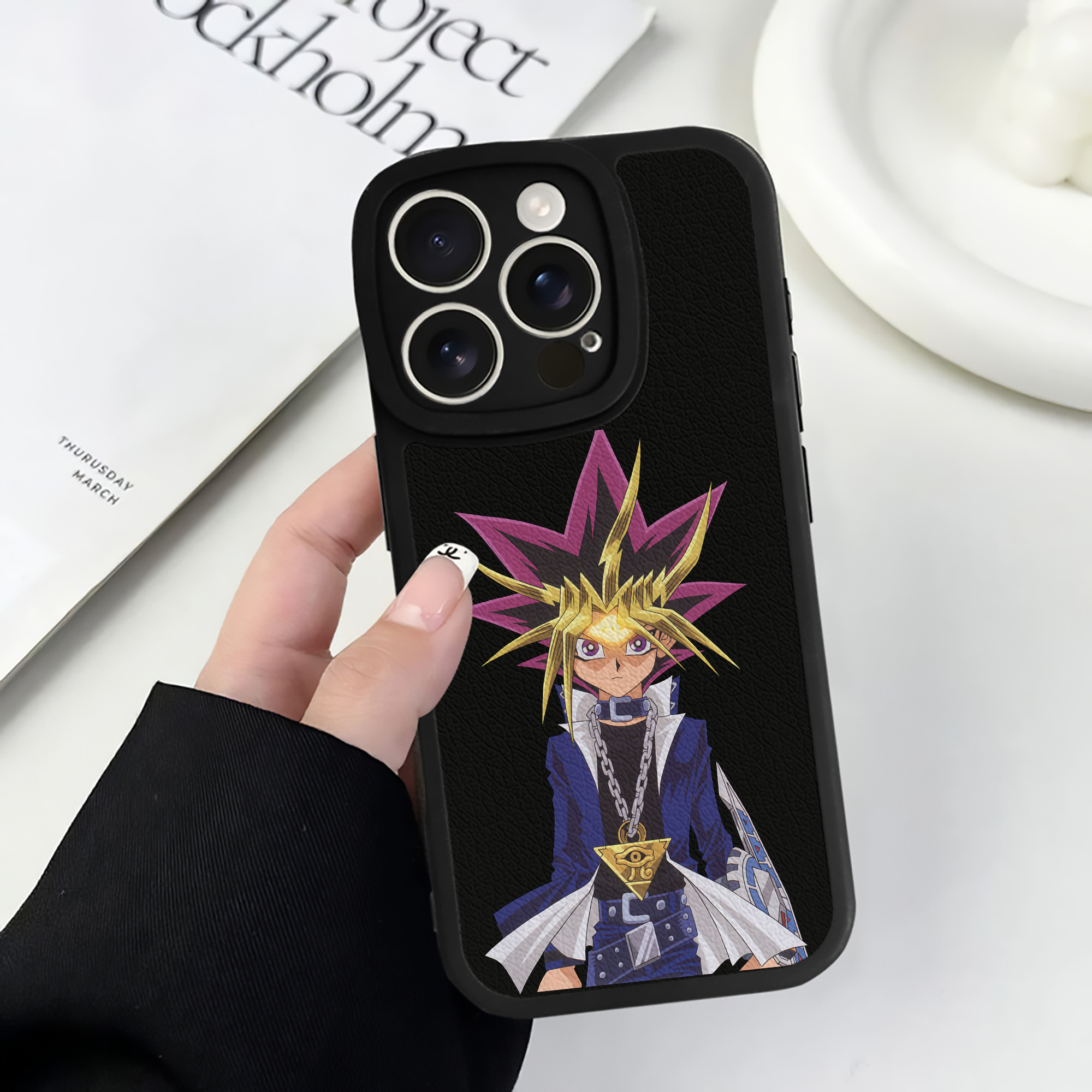 （画像用） 遊☆戯☆王 Yu-Gi-Oh! 【iPhone 16シリーズ対応】シリコンスマホケース（レザー調） 材質：シリコン